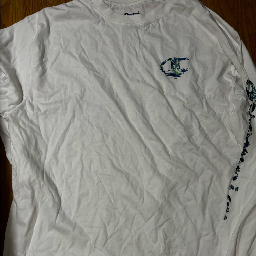 Champion T-shirt. 2Xl NWT. Never worn. Hmu for pics!